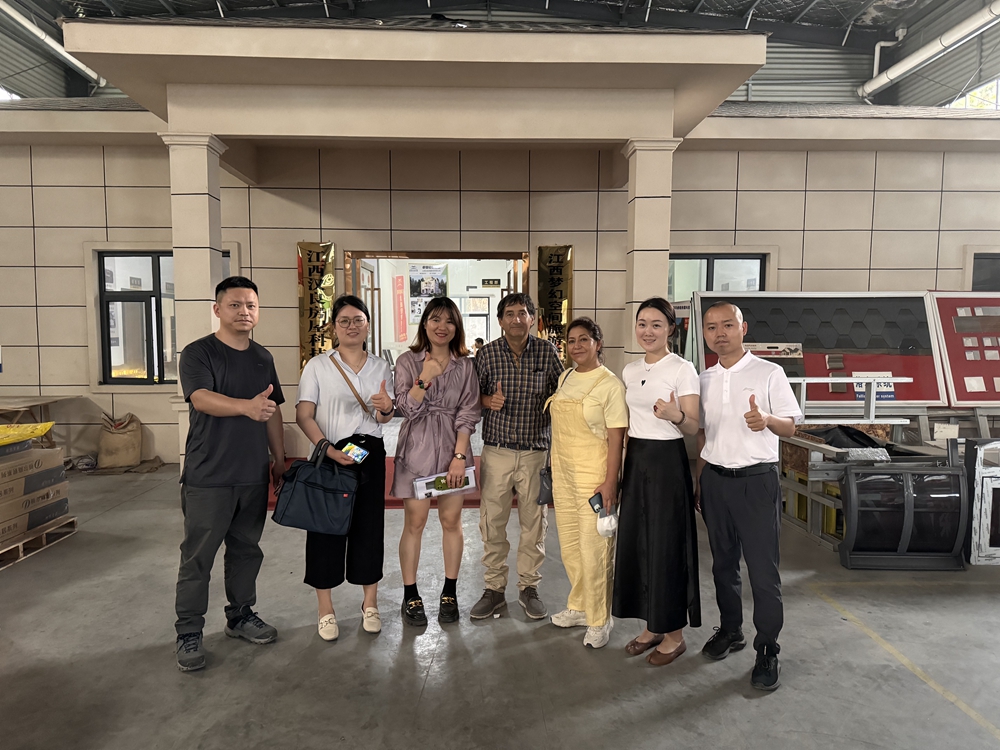 厄瓜多爾建筑商考察睿婕工廠：輕鋼別墅出口南美，合作前景廣闊！